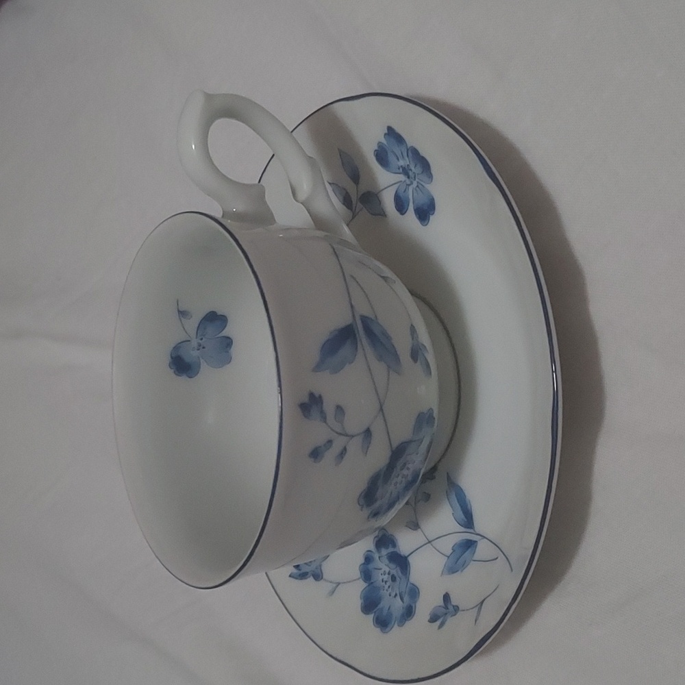 Vintage Tea And Saucer - Picture 1 of 3